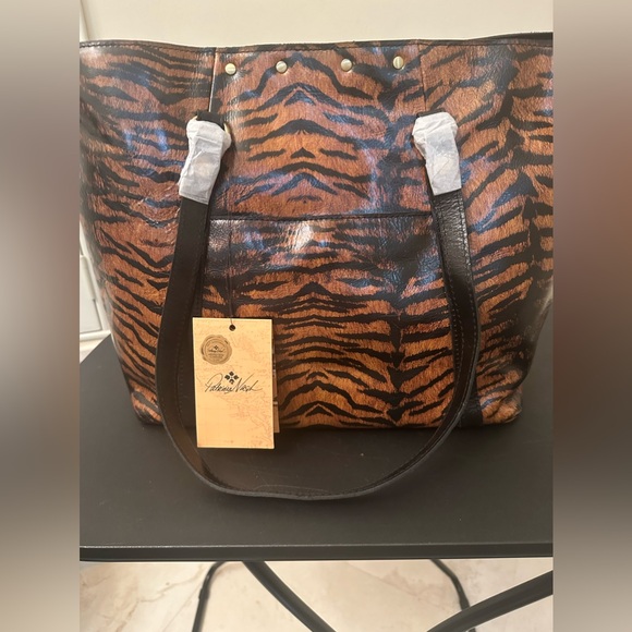 Patricia Nash Tiger Print Tote NWT - Picture 2 of 16